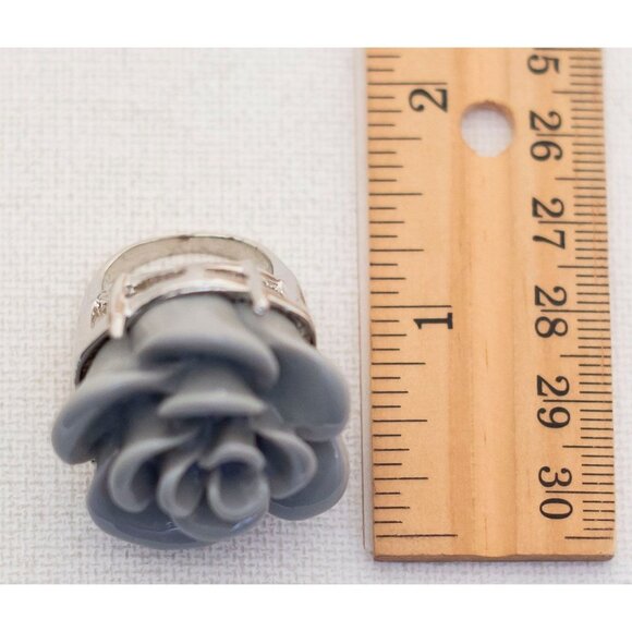 Elegant Minimalist Gray Rose Ring Size 7 - T1 - Picture 3 of 3